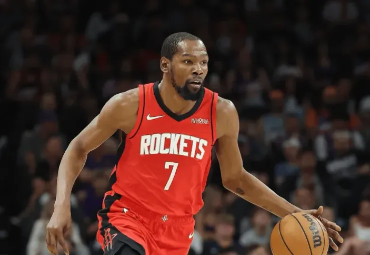 B体育app下载-杜兰特本赛季已出战76场比赛，创个人离开勇士后新高